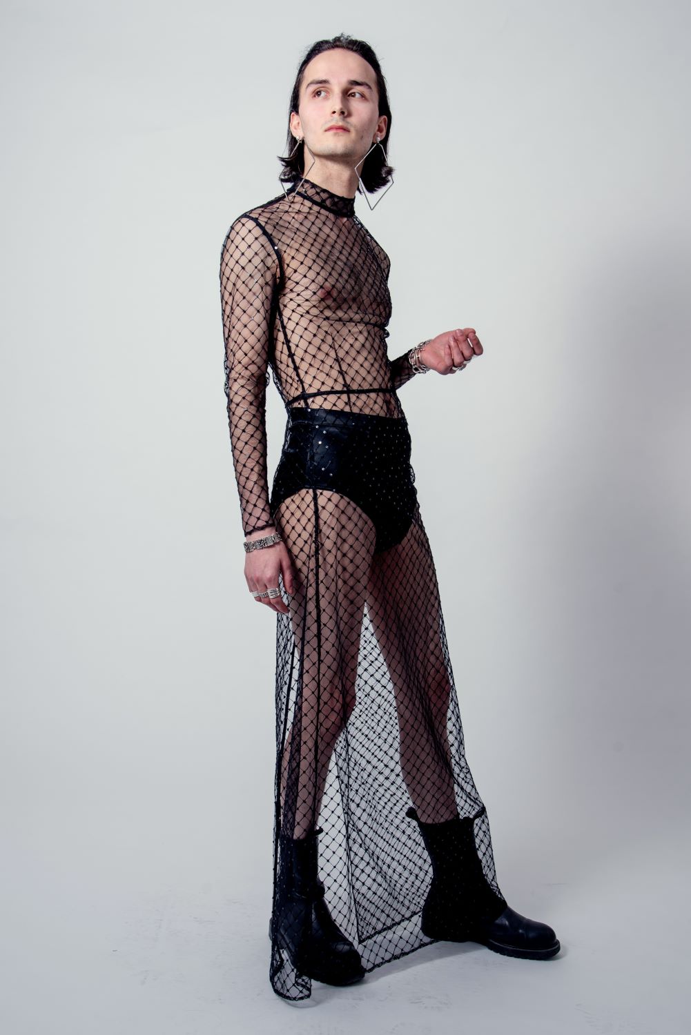 Mesh dress with seqins